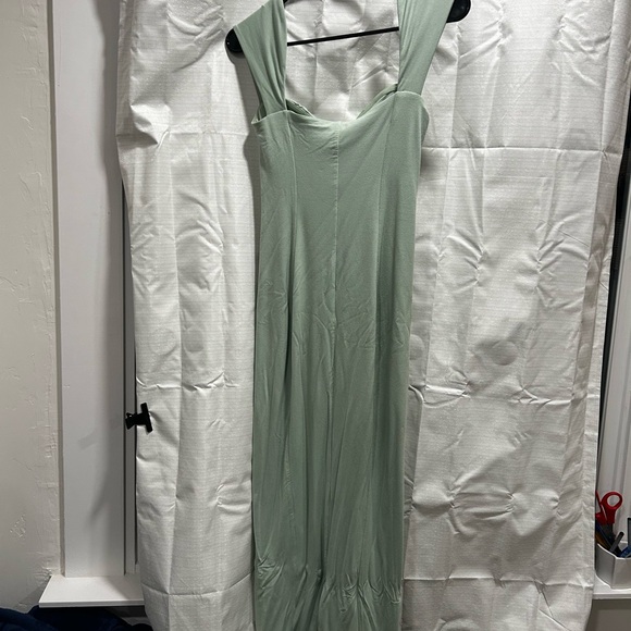 Elegant Mint Green Bodycon Dress - Picture 3 of 5